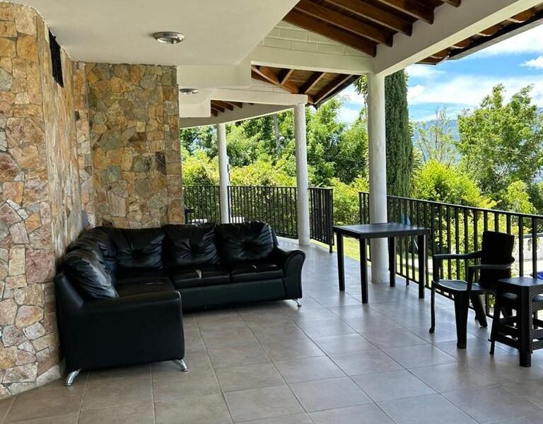 13. Finca en Parcelación El Limonar