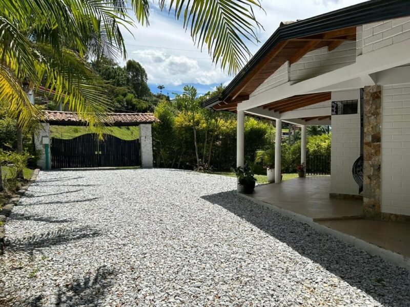 13. Finca en Parcelación El Limonar