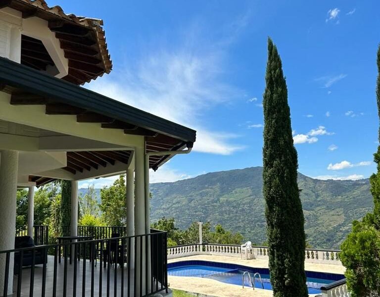 13. Finca en Parcelación El Limonar