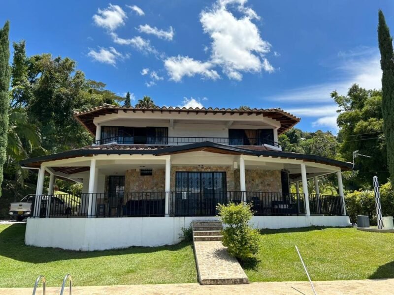 13. Finca en Parcelación El Limonar