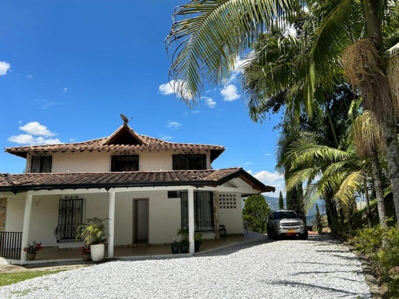 13. Finca en Parcelación El Limonar