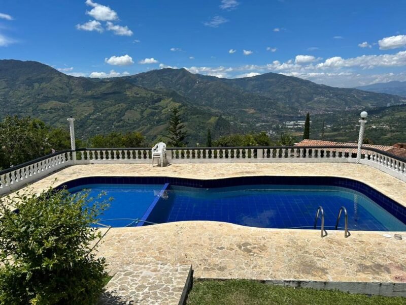 13. Finca en Parcelación El Limonar