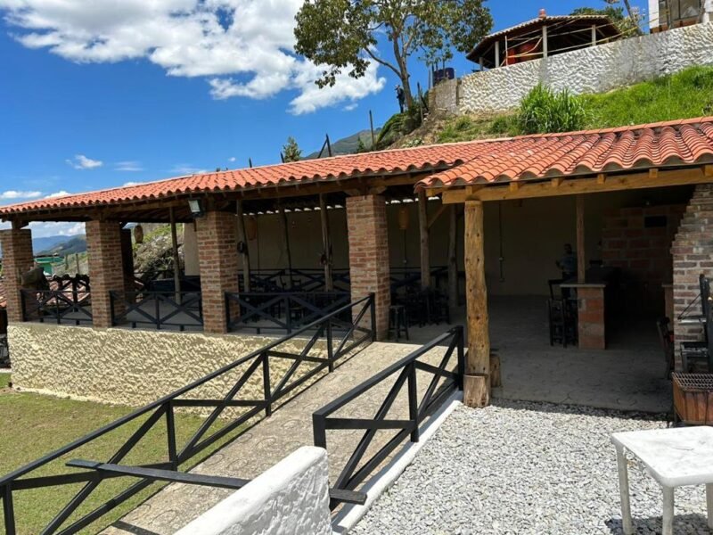 13. Finca en Parcelación El Limonar