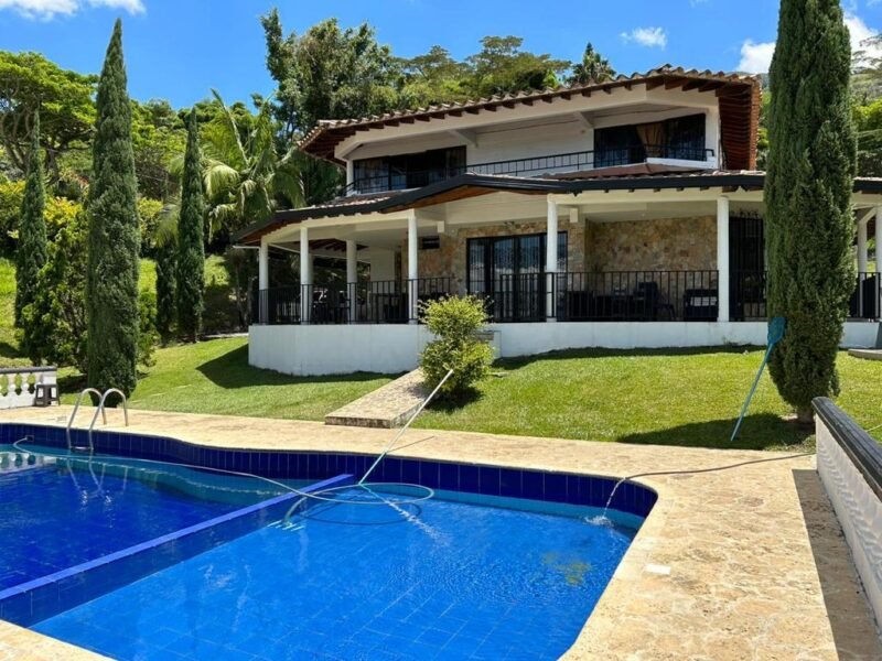 13. Finca en Parcelación El Limonar