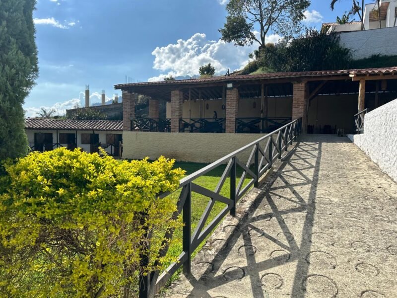 13. Finca en Parcelación El Limonar