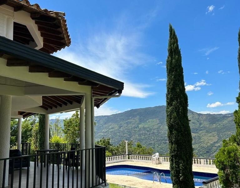 13. Finca en Parcelación El Limonar