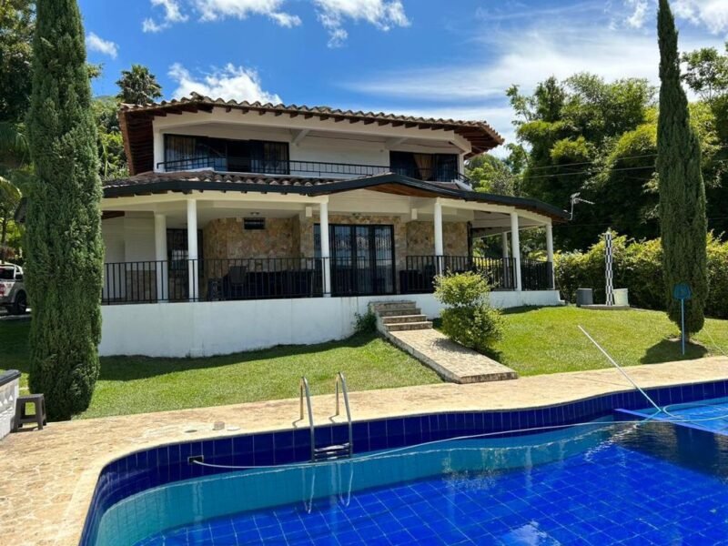 13. Finca en Parcelación El Limonar