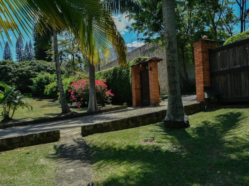 12. Finca en Parcelación El Limonar