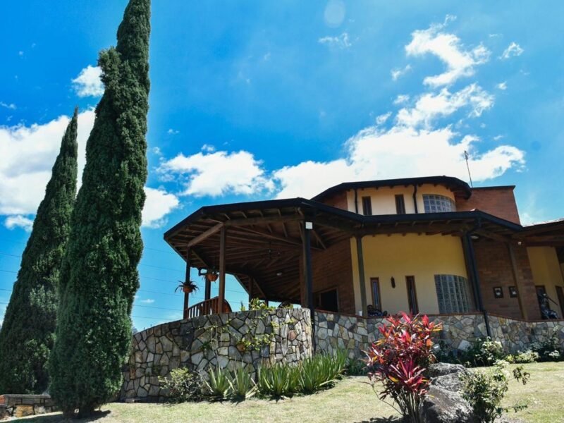 12. Finca en Parcelación El Limonar