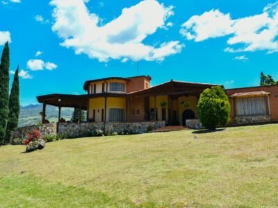 12. Finca en Parcelación El Limonar