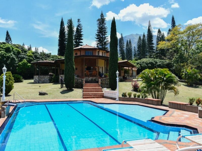 12. Finca en Parcelación El Limonar