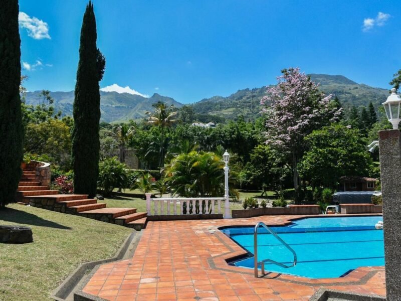 12. Finca en Parcelación El Limonar