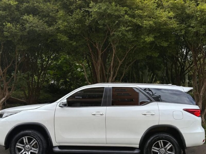 FORTUNER BLANCA 2024 7 PUESTOS