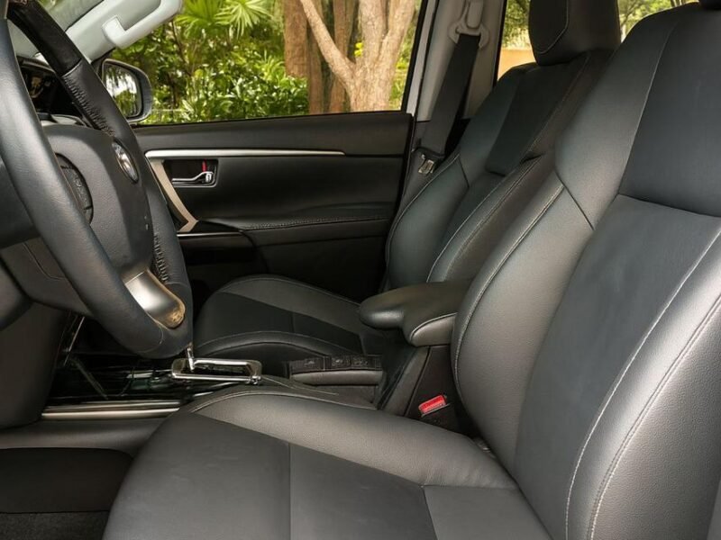 FORTUNER BLANCA 2024 7 PUESTOS