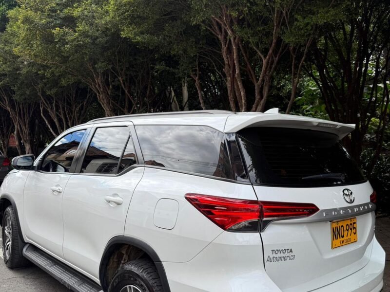 FORTUNER BLANCA 2024 7 PUESTOS