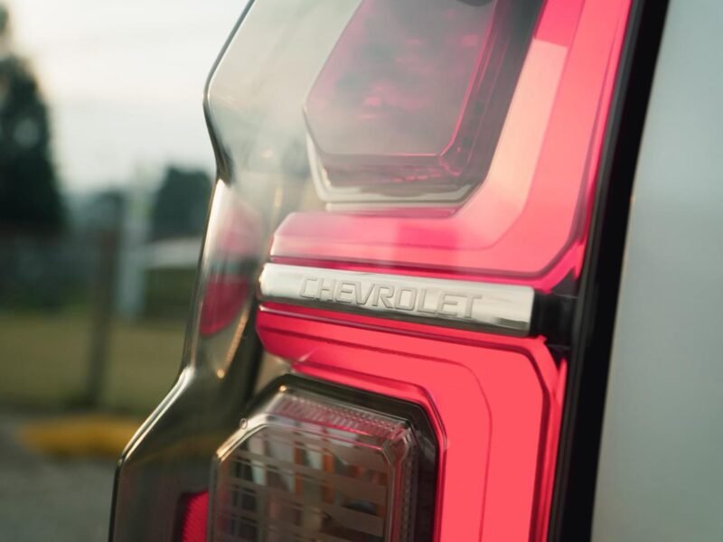 CHEVROLET TAHOE BLANCA 2023 8 PUESTOS