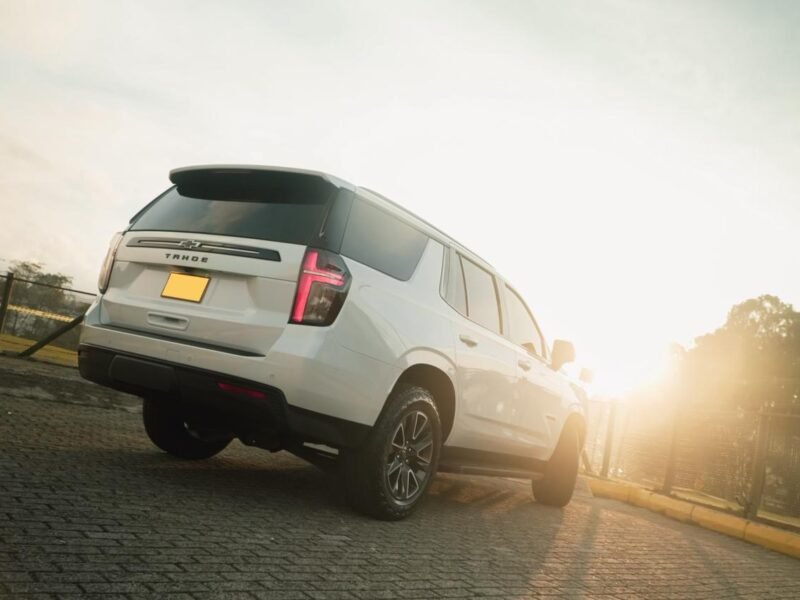 CHEVROLET TAHOE BLANCA 2023 8 PUESTOS