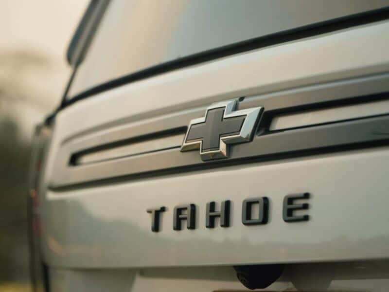 CHEVROLET TAHOE BLANCA 2023 8 PUESTOS