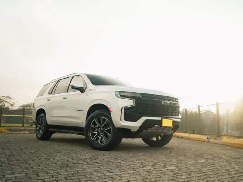 CHEVROLET TAHOE BLANCA 2023 8 PUESTOS
