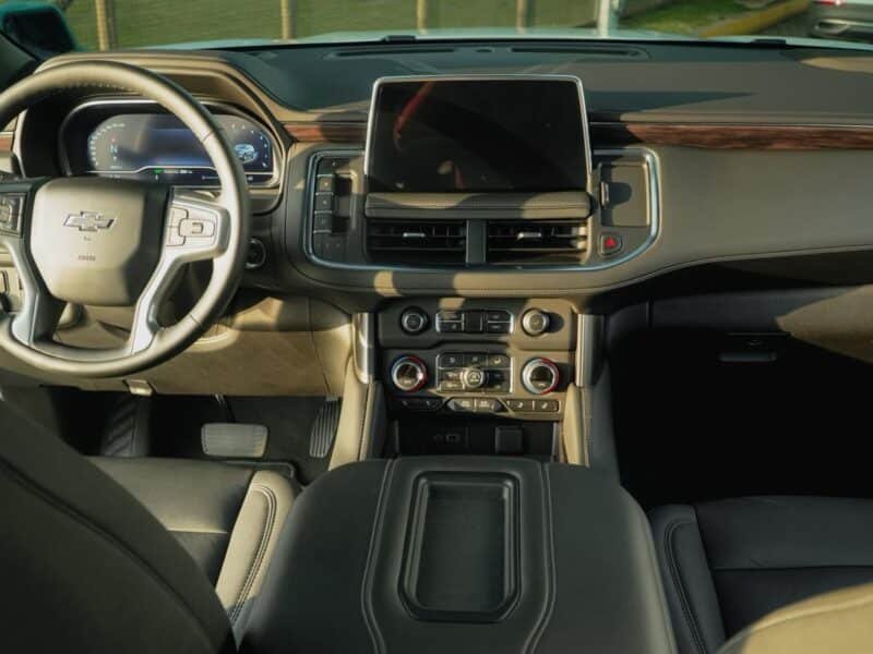 CHEVROLET TAHOE BLANCA 2023 8 PUESTOS