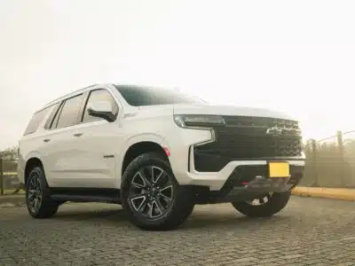 CHEVROLET TAHOE BLANCA 2023 8 PUESTOS