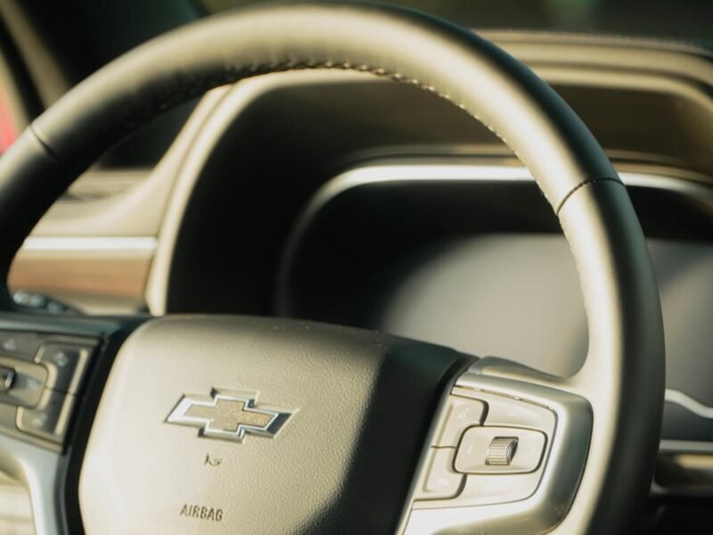 CHEVROLET TAHOE BLANCA 2023 8 PUESTOS