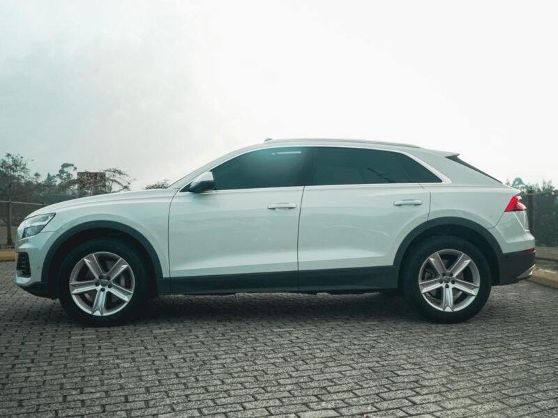 AUDI Q8 BLANCA 2020 5 PUESTOS