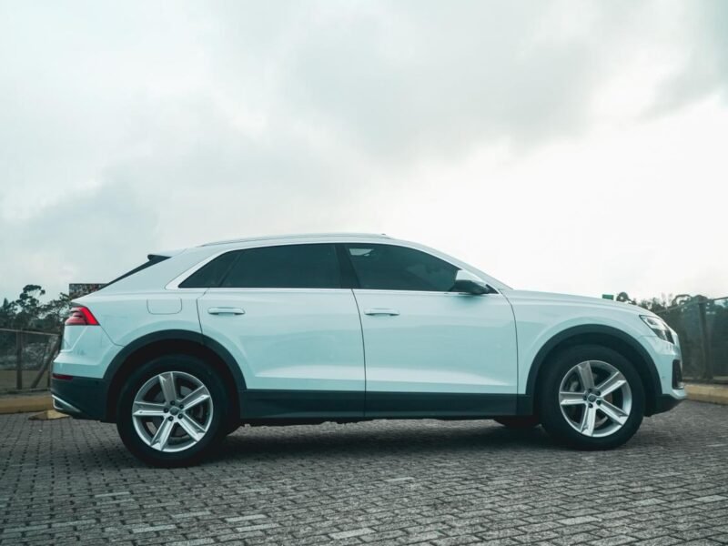AUDI Q8 BLANCA 2020 5 PUESTOS