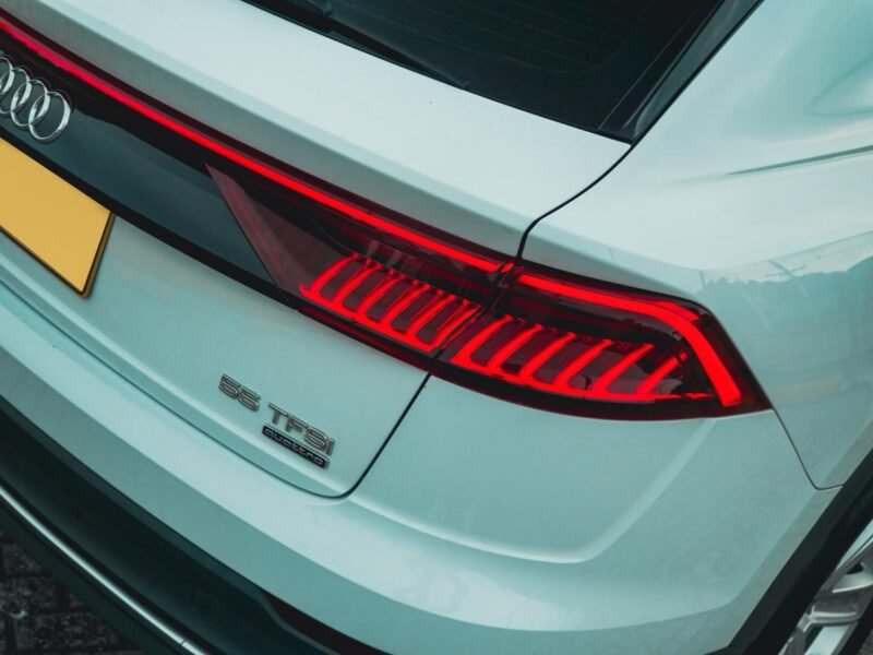 AUDI Q8 BLANCA 2020 5 PUESTOS