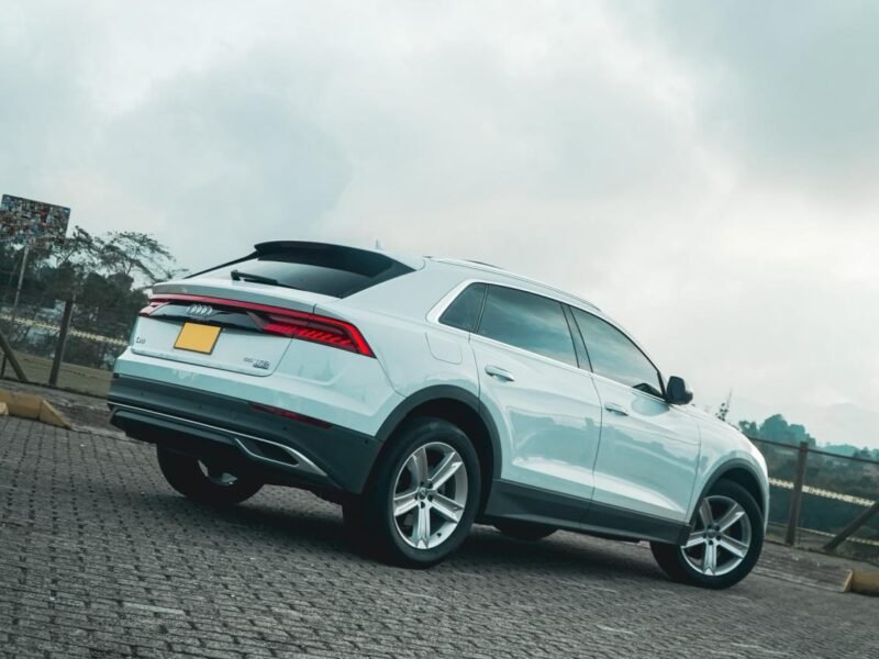 AUDI Q8 BLANCA 2020 5 PUESTOS