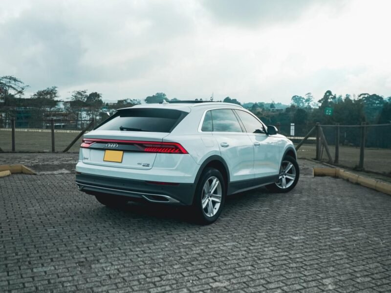 AUDI Q8 BLANCA 2020 5 PUESTOS