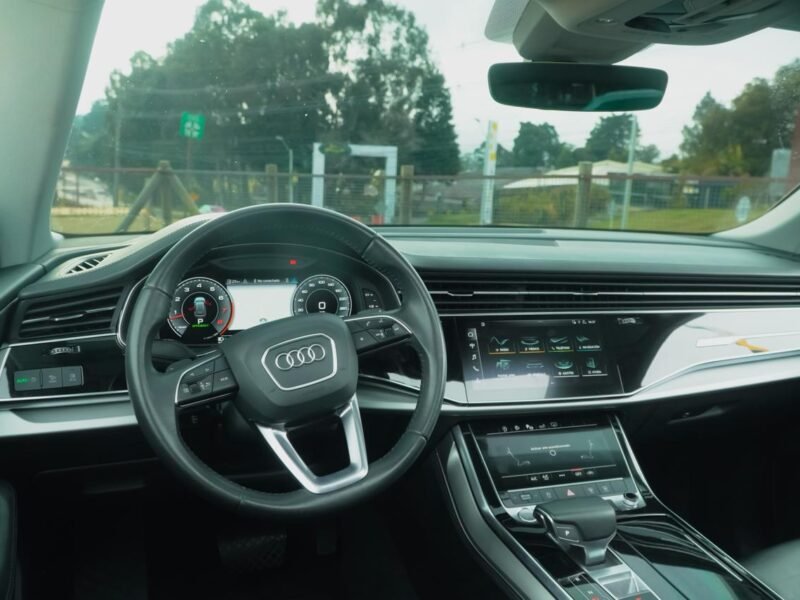 AUDI Q8 BLANCA 2020 5 PUESTOS