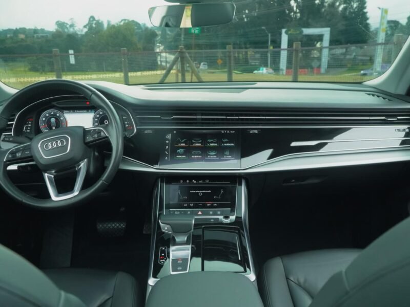 AUDI Q8 BLANCA 2020 5 PUESTOS