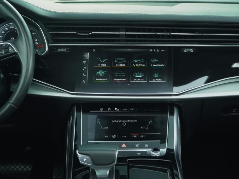 AUDI Q8 BLANCA 2020 5 PUESTOS