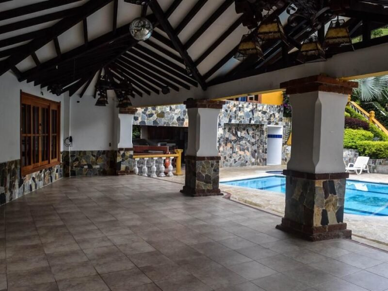 30. Finca en Parcelación El Limonar