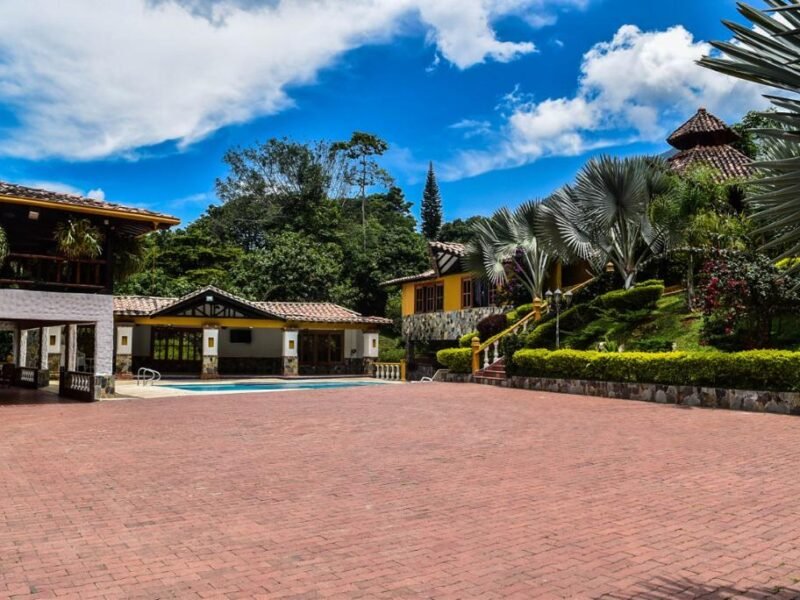 30. Finca en Parcelación El Limonar