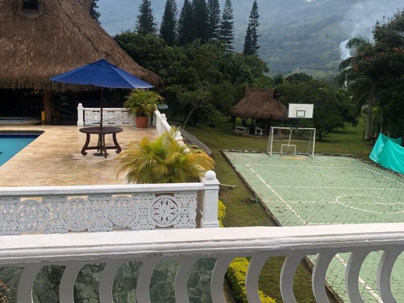 36. Finca en Copacabana para eventos sociales con tobogán